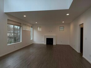 18707 107th Ave SE in Renton, WA - Building Photo - Building Photo