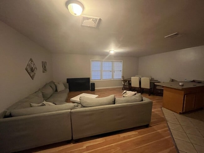 877 Douglas Ave, Unit fist floor in Providence, RI - Building Photo - Building Photo
