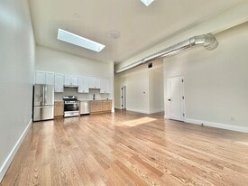 402 Crown St in New Haven, CT - Building Photo