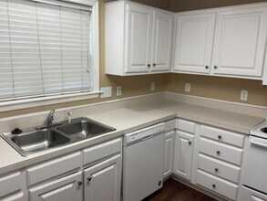 1706 Hargrove Dr in McLeansville, NC - Building Photo - Building Photo