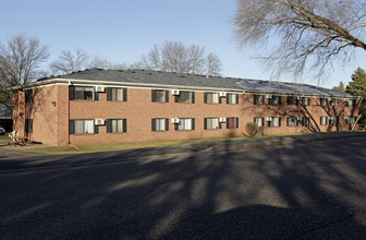 Williamsburg Apartments in Hudson, WI - Building Photo - Building Photo