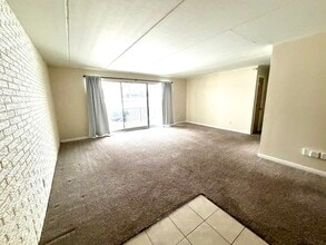 1133 Royal St George Dr in Naperville, IL - Building Photo - Building Photo