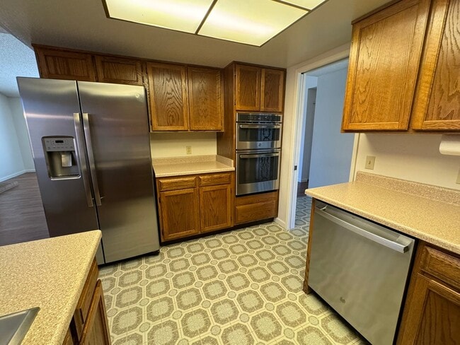 1645 Shadow Ln in Sparks, NV - Building Photo - Building Photo