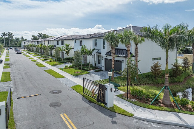 Marina Landings in Fort Lauderdale, FL - Building Photo - Building Photo