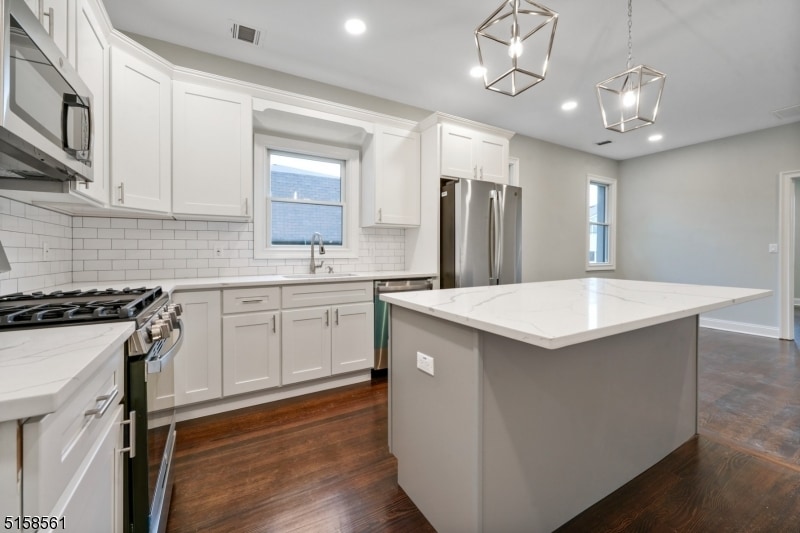 31 Carmer Ave in Belleville, NJ - Building Photo