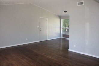 121 E Morningside Dr in Midwest City, OK - Building Photo - Building Photo