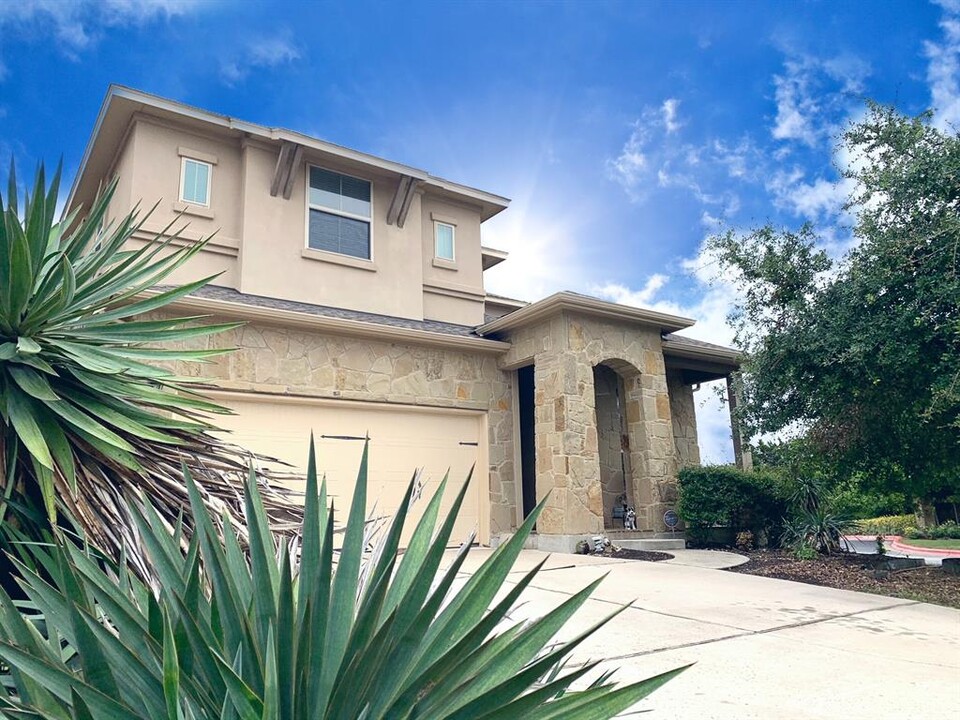 10917 Hidden Caves Way in Austin, TX - Building Photo