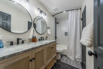 7105 Chas Dr in Pleasant Valley, MO - Building Photo - Building Photo