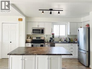 340 Pioneer Dr in Kitchener, ON - Building Photo - Building Photo