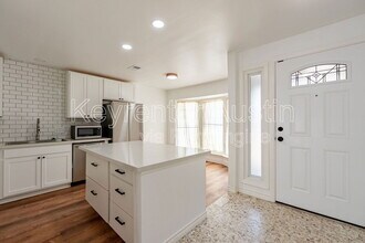 902 Speer Ln in Austin, TX - Building Photo - Building Photo