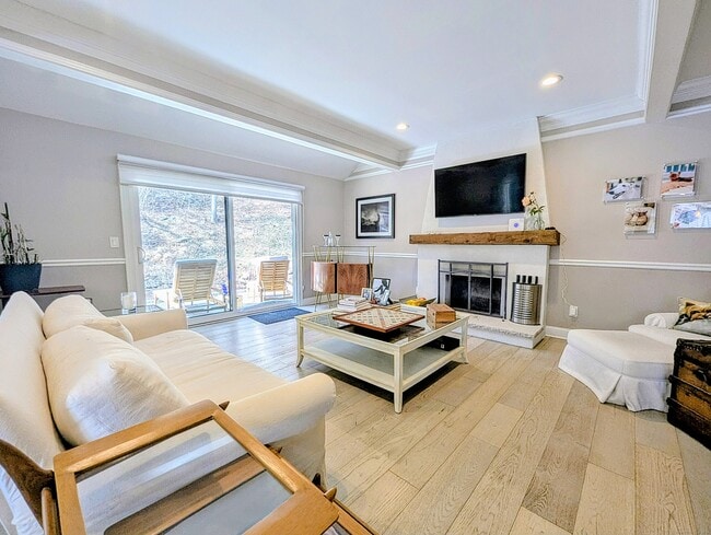 1036 Heritage Vlg in Southbury, CT - Building Photo - Building Photo