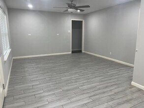603 Center Way in Lake Jackson, TX - Building Photo - Building Photo