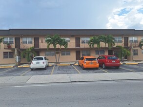 Bolton Apartments in Hialeah, FL - Building Photo - Building Photo