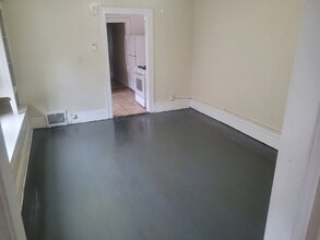 10623 Massie Ave, Unit Apartment 3 in Cleveland, OH - Building Photo - Building Photo