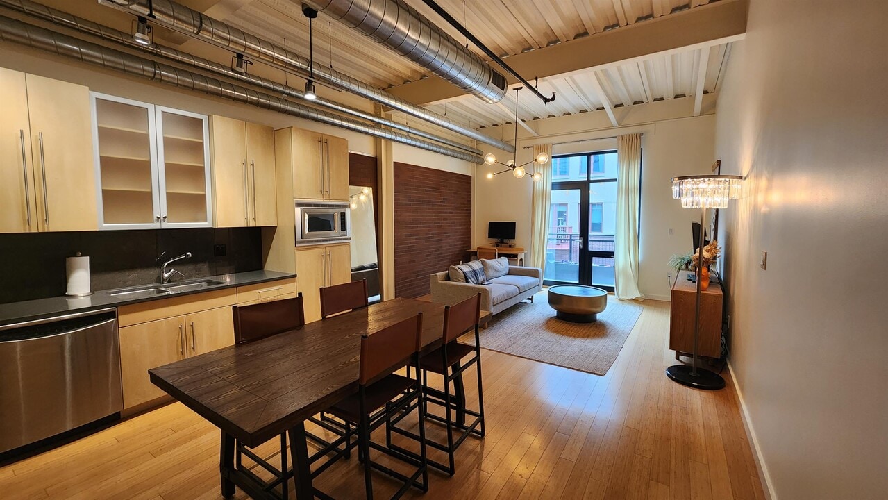1360 Walnut St in Boulder, CO - Building Photo