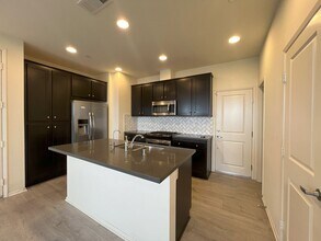 5513 San Roberto in San Diego, CA - Building Photo - Building Photo