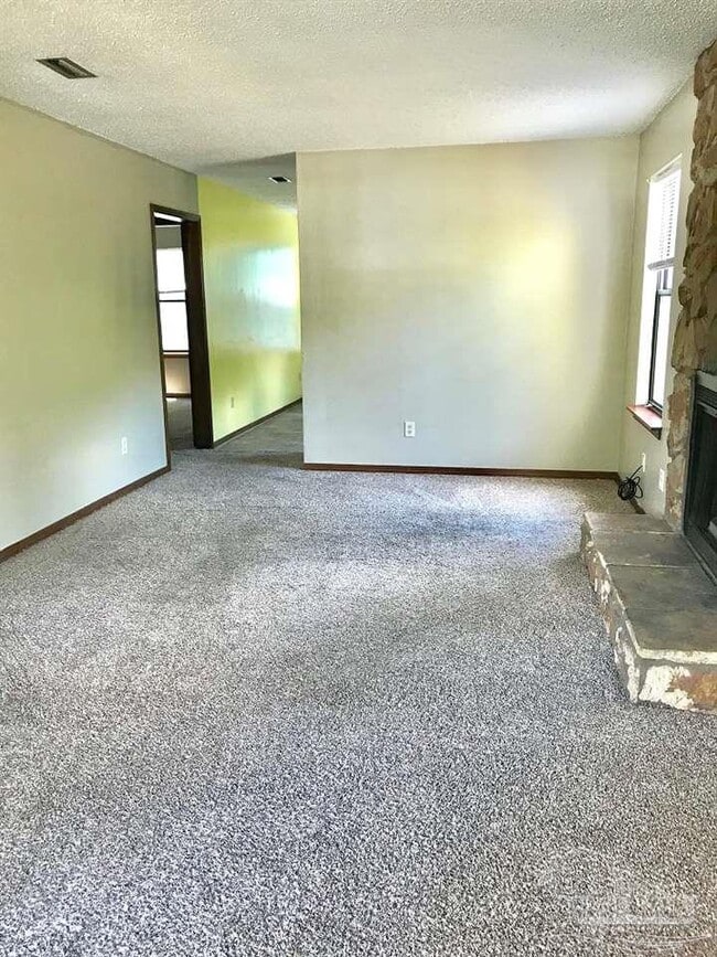 10065 Hillview Rd in Pensacola, FL - Building Photo - Building Photo