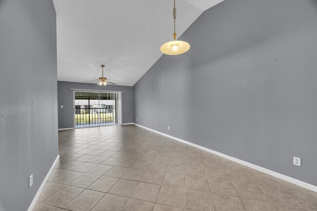 3171 SE Aster Ln in Stuart, FL - Building Photo - Building Photo