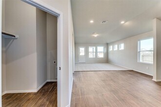 147 Shugart St in San Marcos, TX - Foto de edificio - Building Photo