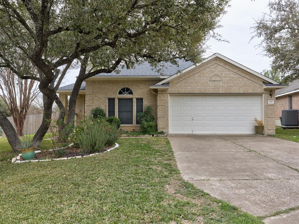 9201 Garden Ranch Ct in Austin, TX - Building Photo