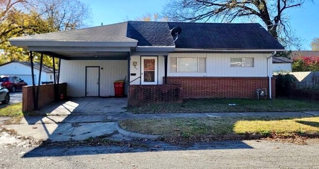 property at 504 E 8th St
