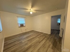205 Holmes Dr in Pensacola, FL - Building Photo - Building Photo
