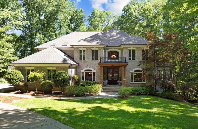 property at 6016 Glenthorne Dr