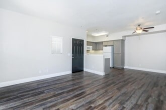 Riverton of the High Desert in Victorville, CA - Foto de edificio - Building Photo