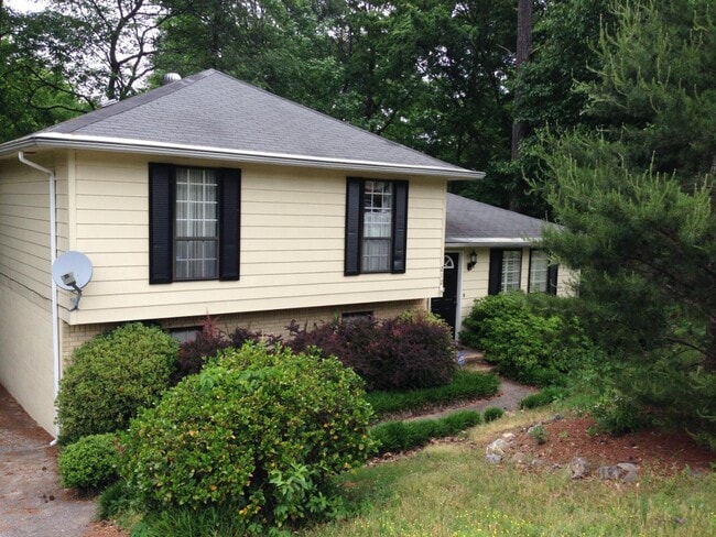 property at 212 Glenvalley Ln NW