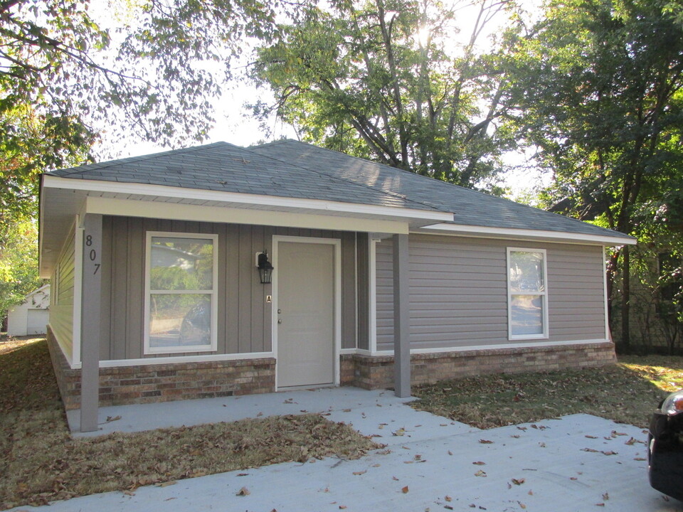 807 S 22nd St-Unit -A in Fort Smith, AR - Building Photo