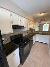 6042 Heath Valley Rd in Charlotte, NC - Foto de edificio - Building Photo