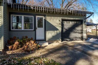 8930 S Creek Rd in Beloit, WI - Building Photo - Building Photo