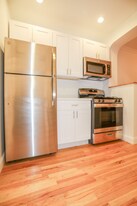 2217 W Montrose Ave in Chicago, IL - Building Photo