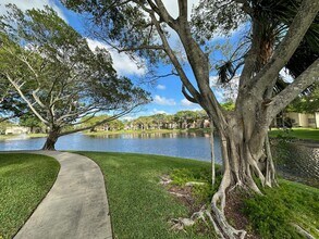 720 Cypress Ln in Pompano Beach, FL - Building Photo - Building Photo