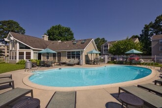 Ashbrook Apartments in Virginia Beach, VA - Foto de edificio - Building Photo