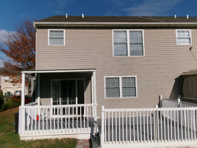 1105 Sterling Pl in Lancaster, PA - Foto de edificio - Building Photo