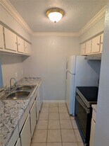 7200 Clarewood Dr in Houston, TX - Building Photo