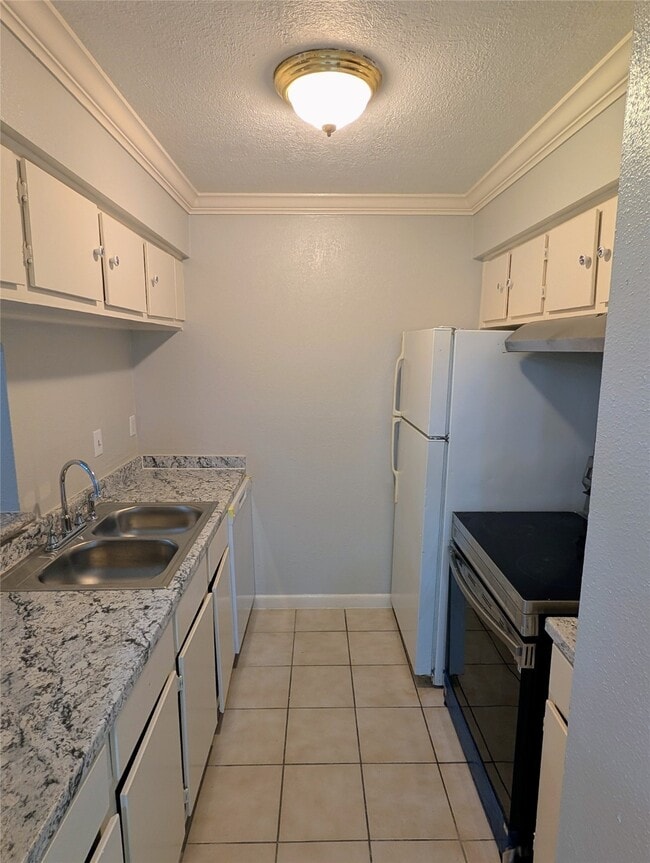 property at 7200 Clarewood Dr