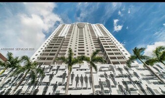 185 SE 14th Terrace in Miami, FL - Building Photo