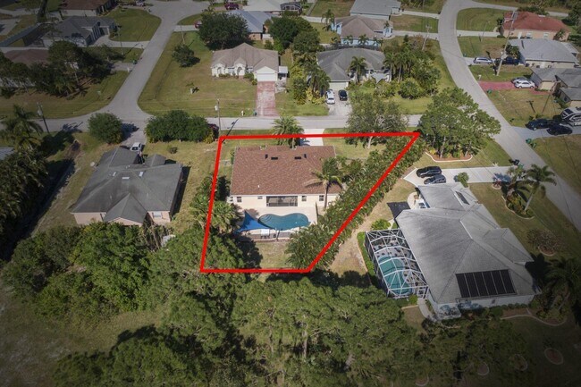5898 NW Dowse St in Port St. Lucie, FL - Building Photo - Building Photo