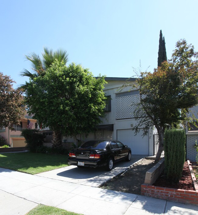 718 E Orange Grove Ave in Burbank, CA - Building Photo - Building Photo