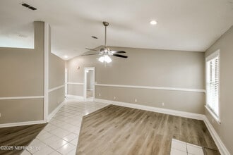 8272 Hamden Rd W in Jacksonville, FL - Building Photo - Building Photo
