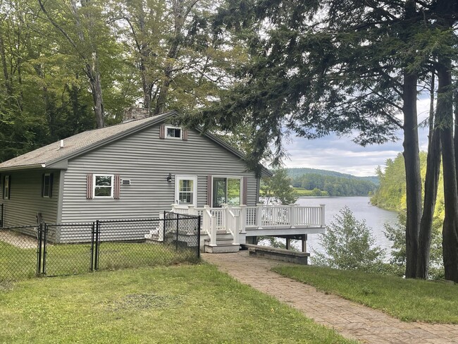 2225 Connecticut River Rd
