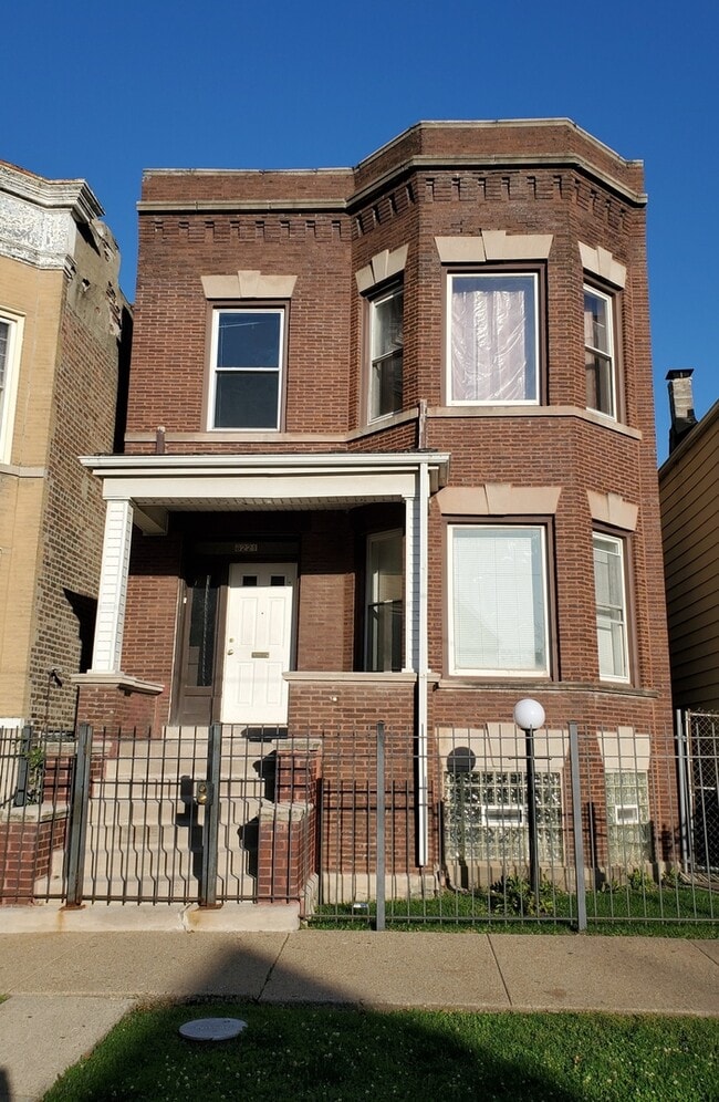property at 6221 S Laflin St