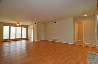 7619 Pebblestone Dr in Dallas, TX - Building Photo - Building Photo