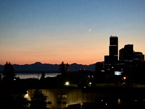 425 23rd Ave S, Unit A413 in Seattle, WA - Foto de edificio - Building Photo