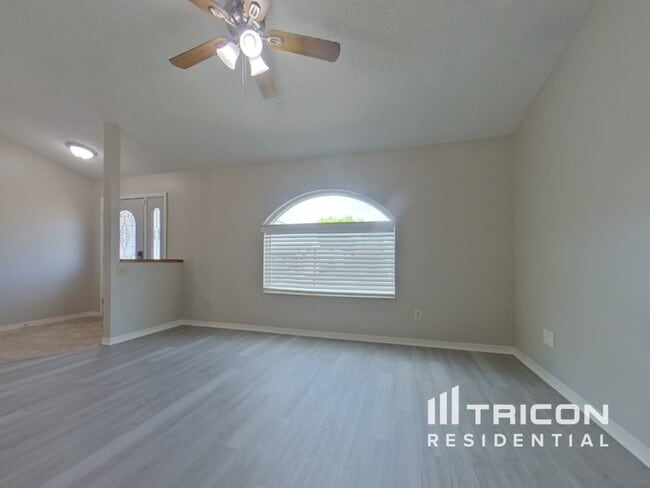 834 4th Ave N in Deltona, FL - Building Photo - Building Photo