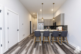 2256 N Clark St, Unit 309 in Chicago, IL - Foto de edificio - Building Photo