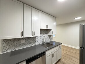 503 W Aldine Ave, Unit J05P in Chicago, IL - Building Photo - Building Photo