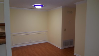 606 Barrington Hills Dr in Atlanta, GA - Building Photo - Building Photo